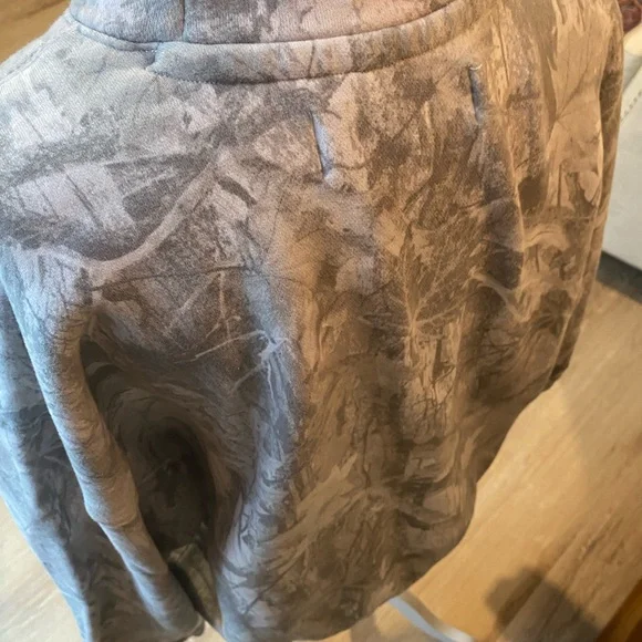 Hollister Camo Light Gray Sweatshirt - Picture 3 of 4